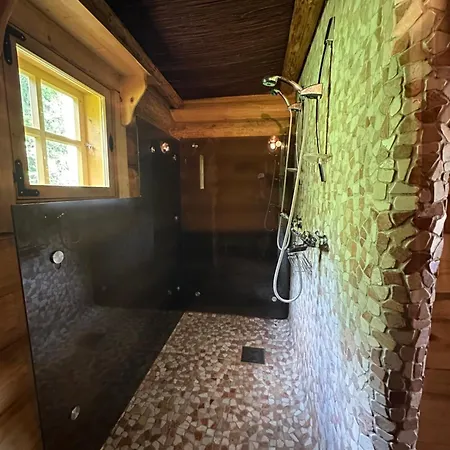 Koplimadise Palkmaja *